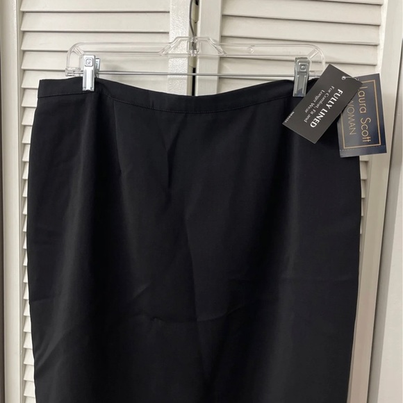 Laura Scott Dresses & Skirts - NWT Women’s Black Skirt (Size 20W)